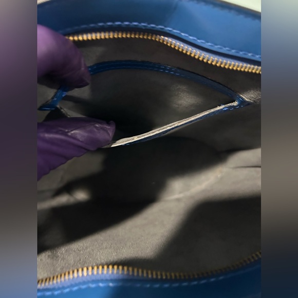 LOUIS VUITTON St. Jacque in Epi Blue Leather. Authentic & Pre-owned. - Picture 11 of 11